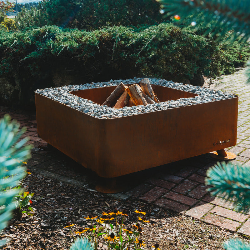 GrillSymbol Corten Steel Fire Pit Fogo garden shot