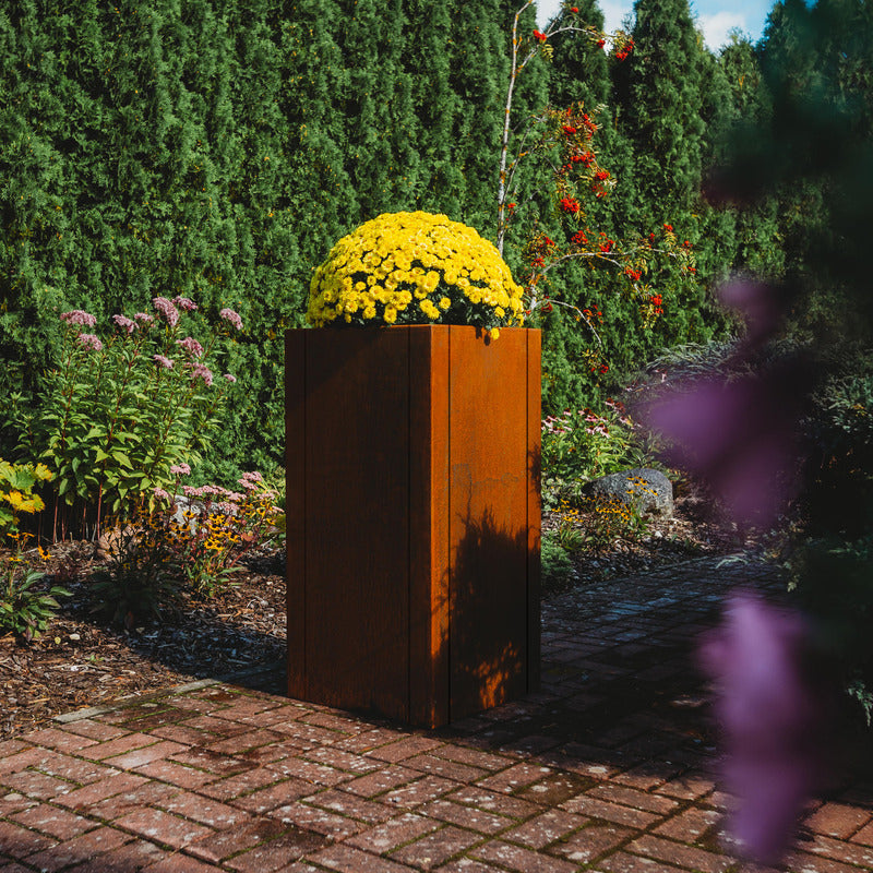 Manhattan corten planter shady garden view