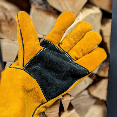 close_up_of_protective_gloves_for_pizza_oven gauntlet style